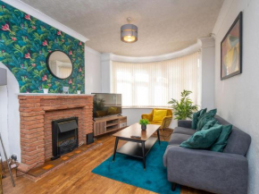 Benedon House Near NEC and B'ham Airport with Driveway